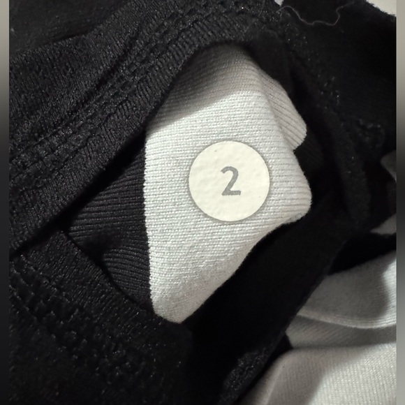 Lululemon Astro Pants Black & White Mint Condition Size 2 - Picture 5 of 6